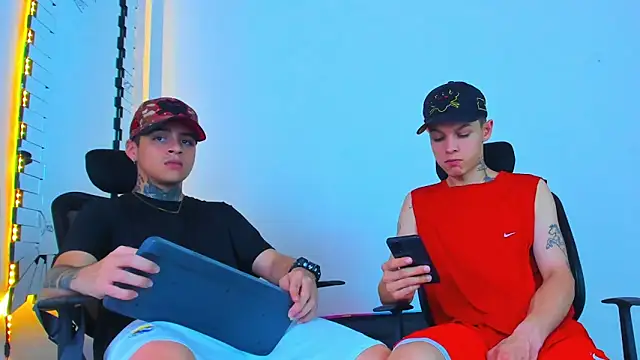 Thomas-Wil online show from February 12, 2:50 am