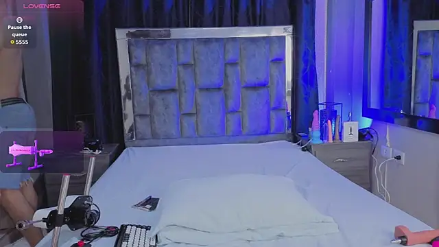 LeoMonnroe online show from April 4, 5:10 pm