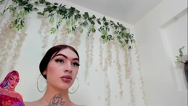 Snapshot of lizz_lunna chatting on July 17, 7:08 pm lizz lunna online show from July 17, 7:08 pm