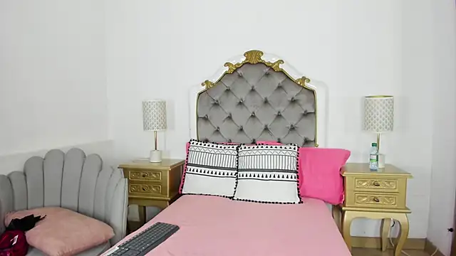 paulina lux online show from February 11, 8:03 pm