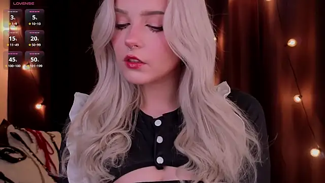 Snapshot of ShyniAlice chatting on February 8, 4:38 am ShyniAlice online show from February 8, 4:38 am