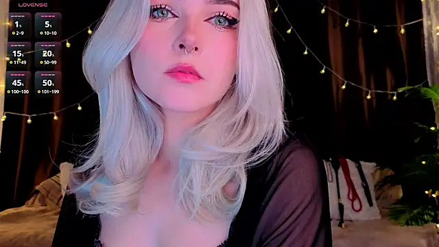 ShyniAlice online show from May 6, 3:35 am