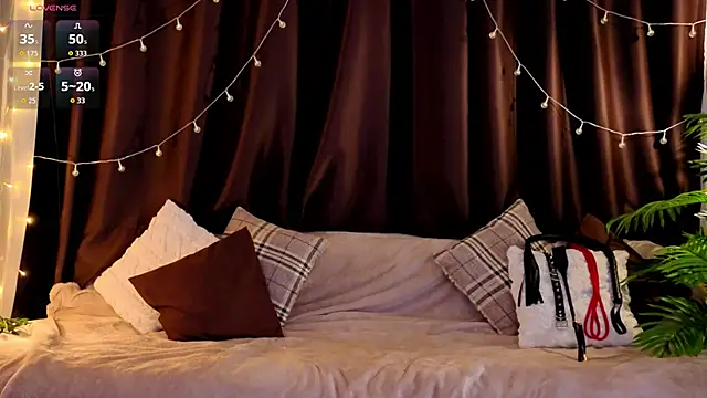 ShyniAlice online show from May 25, 3:56 am