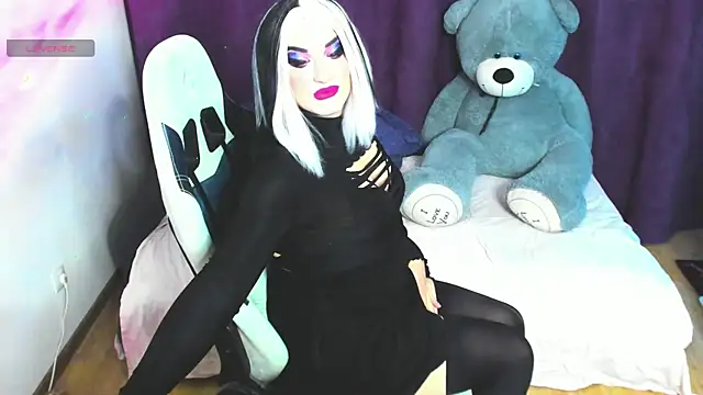 Snapshot of sexxx-queen chatting on May 1, 10:25 pm sexxx-queen online show from May 1, 10:25 pm