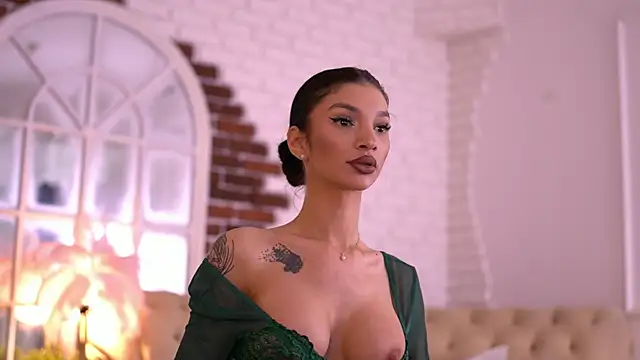 NyssaSky online show from April 12, 5:40 pm