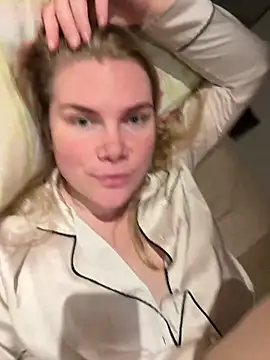 SexyBlondJoanna online show from February 10, 7:01 am