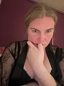 SexyBlondJoanna online show from February 27, 10:32 pm