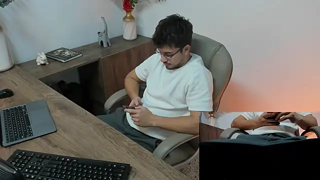 Snapshot of Jay_Grip chatting on February 10, 6:45 pm Jay Grip online show from February 10, 6:45 pm