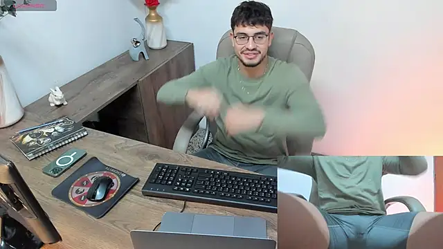 Snapshot of Jay_Grip chatting on February 11, 1:38 pm Jay Grip online show from February 11, 1:38 pm