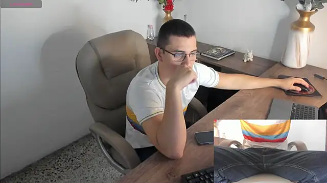 Snapshot of Jay_Grip chatting on February 13, 7:54 pm Jay Grip online show from February 13, 7:54 pm