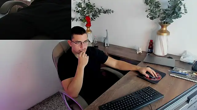 Snapshot of Jay_Grip chatting on February 16, 7:43 pm Jay Grip online show from February 16, 7:43 pm