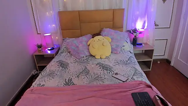 Snapshot of Jenifer_James chatting on February 12, 12:05 am Jenifer James online show from February 12, 12:05 am