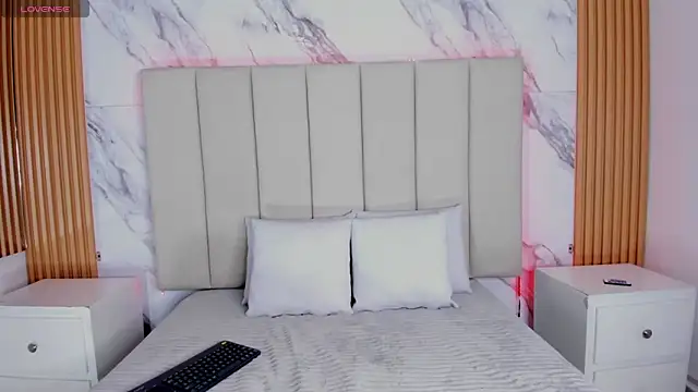 emily nova  online show from February 4, 12:00 pm