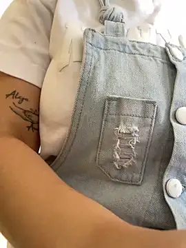 Snapshot of Shayla--broos chatting on February 9, 7:40 pm Shayla--broos online show from February 9, 7:40 pm