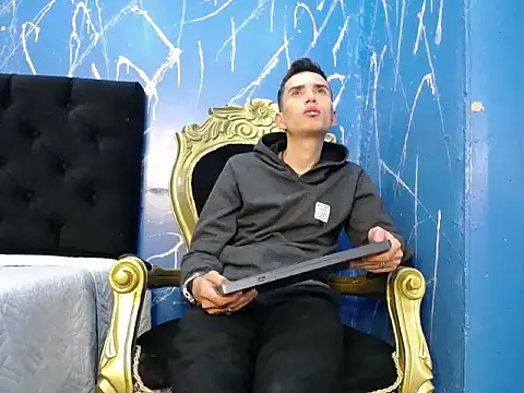 Iam Smith  online show from February 17, 3:47 am