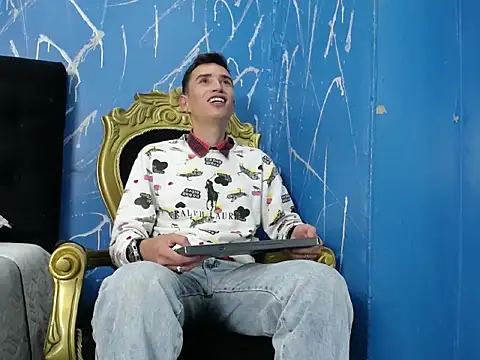 Iam Smith  online show from February 18, 8:38 pm