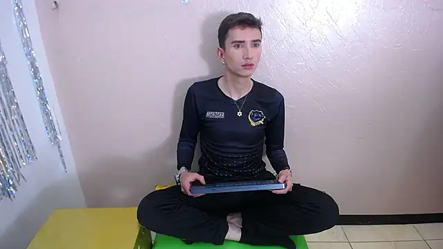 Iam Smith  online show from February 27, 10:32 pm