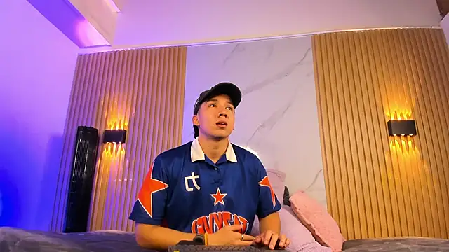 IamJuanJoc online show from February 28, 7:48 pm