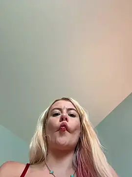 Snapshot of blondebunny999_999 chatting on June 12, 8:52 pm blondebunny999 999 online show from June 12, 8:52 pm