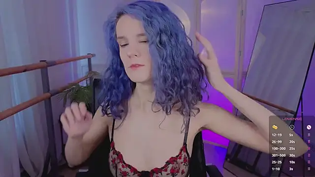 AuraLaunni online show from March 22, 7:01 am