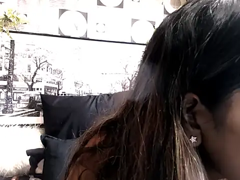 Snapshot of indianhoney69 chatting on February 11, 10:20 am indianhoney69 online show from February 11, 10:20 am