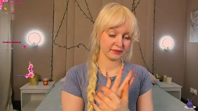 AdeleSilvy online show from April 4, 1:37 am