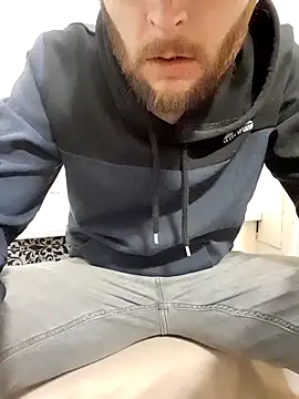 Snapshot of 80julien chatting on February 7, 6:55 pm 80julien online show from February 7, 6:55 pm