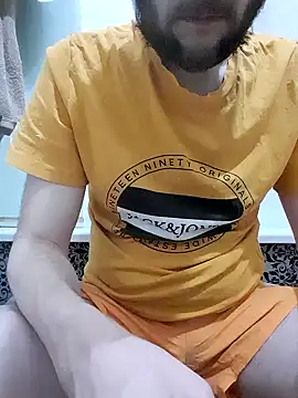 Snapshot of 80julien chatting on February 9, 11:20 pm 80julien online show from February 9, 11:20 pm