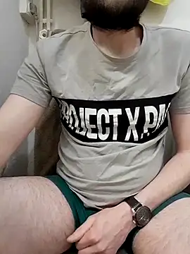 Snapshot of 80julien chatting on February 13, 1:12 am 80julien online show from February 13, 1:12 am