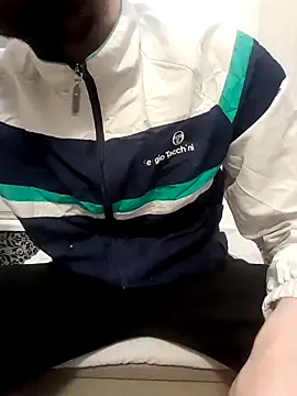 Snapshot of 80julien chatting on February 17, 12:45 pm 80julien online show from February 17, 12:45 pm