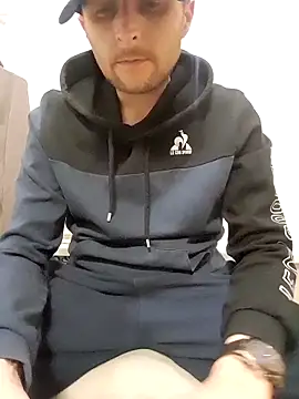 Snapshot of 80julien chatting on February 21, 9:27 pm 80julien online show from February 21, 9:27 pm