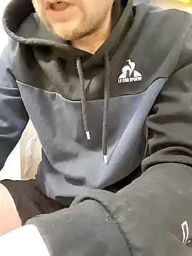 Snapshot of 80julien chatting on February 22, 12:26 pm 80julien online show from February 22, 12:26 pm