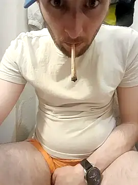 Snapshot of 80julien chatting on February 27, 6:19 pm 80julien online show from February 27, 6:19 pm