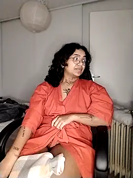 therealsun8 online show from February 9, 5:39 pm