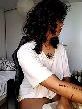 therealsun8 online show from February 12, 7:47 am