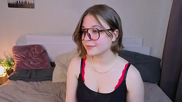 Next2Marie online show from May 6, 6:19 am