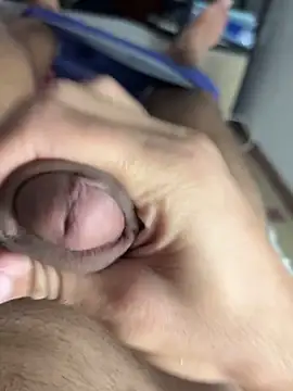 Snapshot of aminebigdick chatting on February 12, 1:00 am aminebigdick online show from February 12, 1:00 am