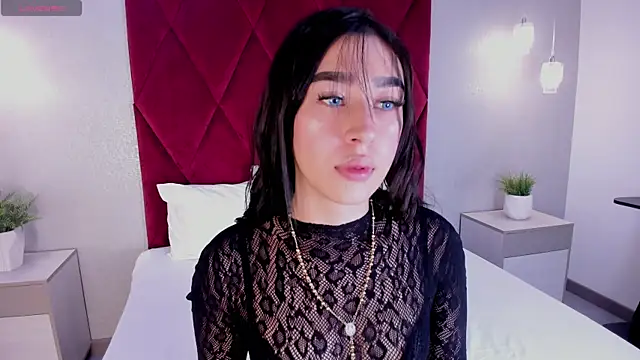 emily clarkk  online show from April 8, 7:58 pm