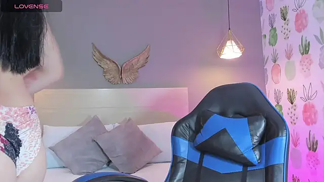 emma hiltonn  online show from May 28, 2:42 am