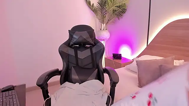 Snapshot of cataleya_castle chatting on February 25, 12:15 pm cataleya castle online show from February 25, 12:15 pm