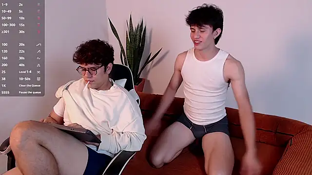 DarrenColleen online show from February 8, 3:10 am