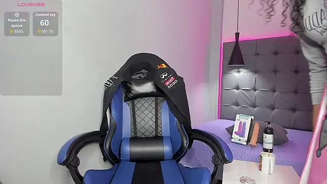 scarletcherry18 online show from March 27, 3:12 am