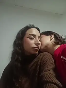 AlexxaAndRileyy online show from April 11, 3:11 am