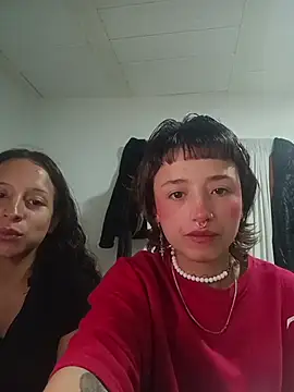 AlexxaAndRileyy online show from May 17, 4:32 am
