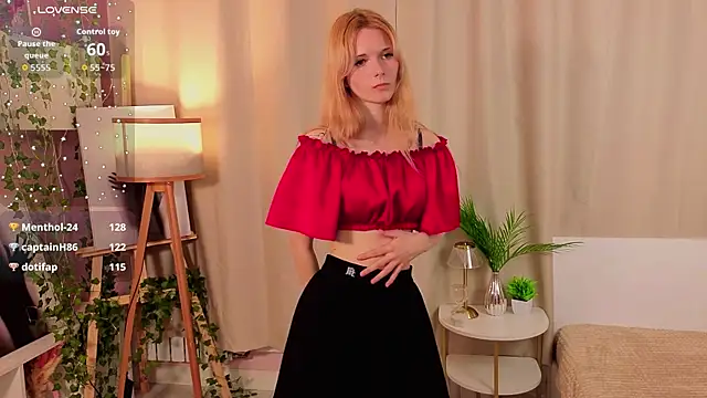 JuanaSumma online show from April 1, 1:41 pm