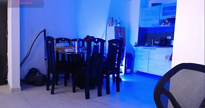 Snapshot of Pretty__Milf chatting on February 19, 1:18 pm Pretty Milf online show from February 19, 1:18 pm