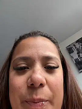 Snapshot of Pretty__Milf chatting on February 20, 9:26 pm Pretty Milf online show from February 20, 9:26 pm