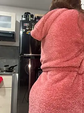 Snapshot of Pretty__Milf chatting on February 27, 9:31 am Pretty Milf online show from February 27, 9:31 am