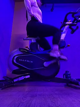 Snapshot of Pretty__Milf chatting on March 3, 3:07 pm Pretty Milf online show from March 3, 3:07 pm