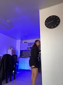 Pretty  Milf online show from April 8, 1:33 pm